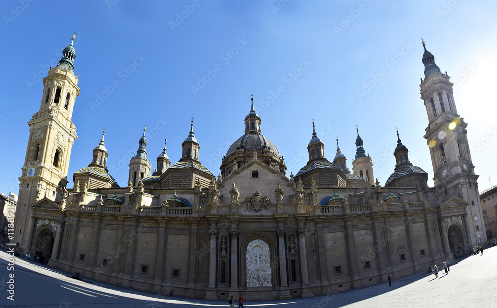 Vista panorámica de la Basílica de Nuestra Señora del Pilar (Zaragoza)