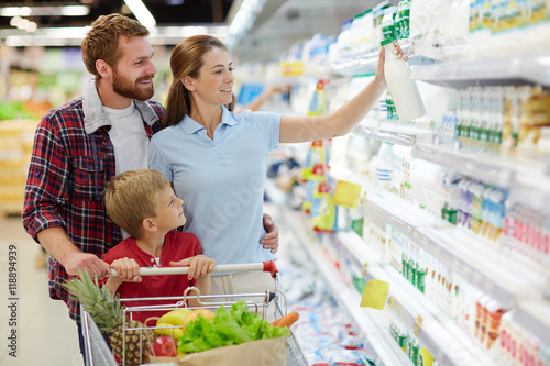 Canvas Print Family in supermarket