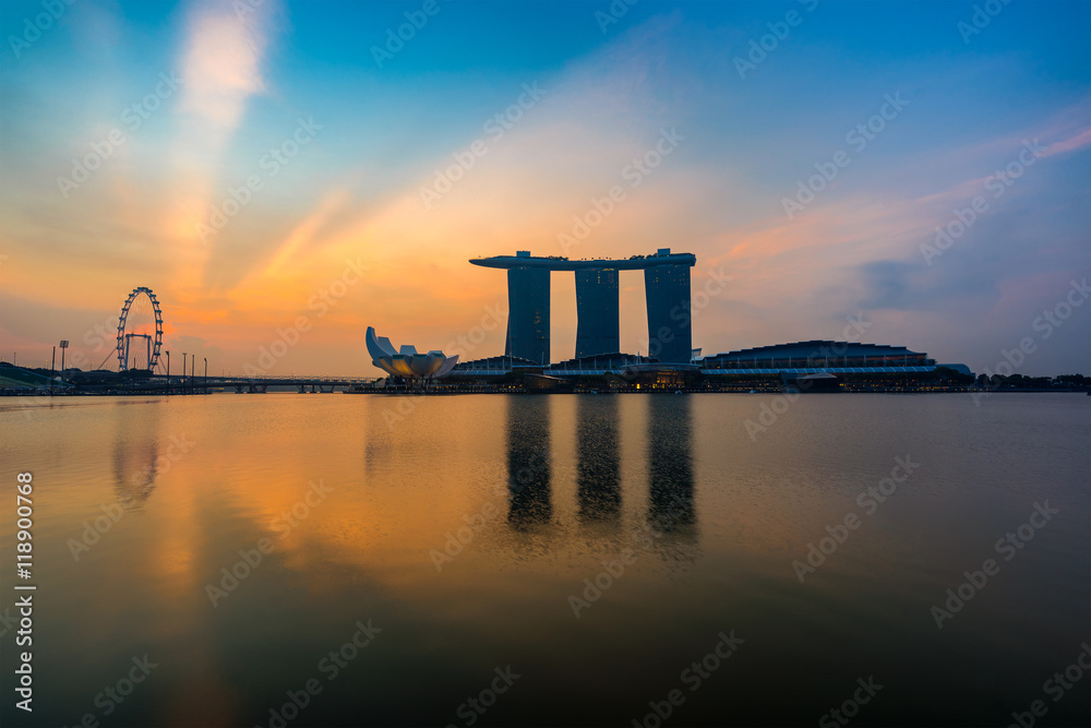 Naklejka premium Singapore,Singapore – April 2016 : Aerial view of Singapore city skyline in sunrise or sunset at Marina Bay, Singapore