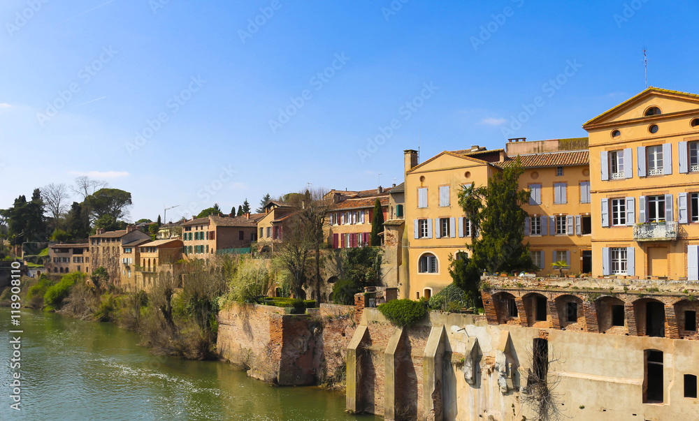 Houses on the cliff on Tarn River, Albi
