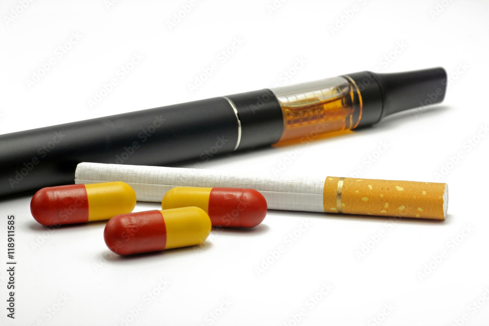 Zigarette und e-Zigarette mit Pillen 