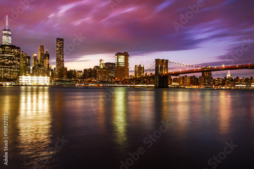 Sunset Skyline of Manhattan in New York City © caputolaurent