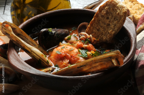 Tableau sur toile Կաչուկո 카치우코 Каччукко Caciucco Zarzuela Moqueca di peixe Canarian cuisine Sancoc