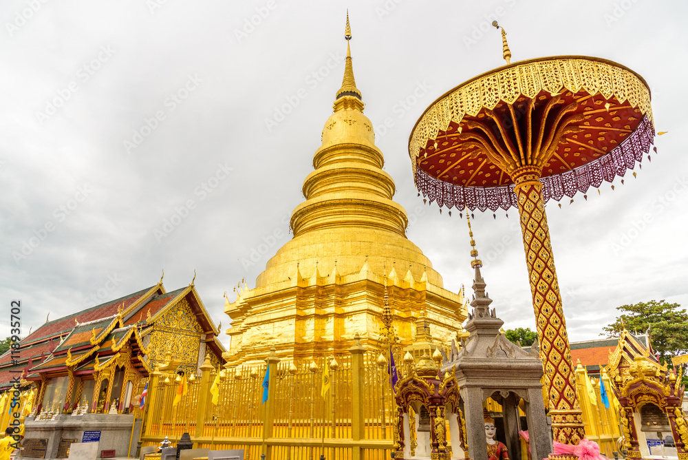 Fototapeta premium Wat Phra That Hariphunchai temple in Lamphun,Thailand.