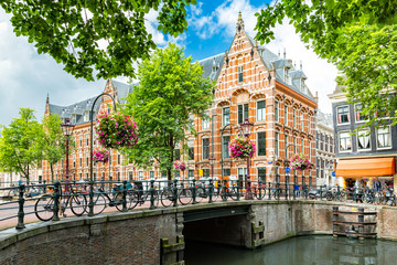 Stickers Amsterdam Historische gevels langs Oudezijds gracht  © mandritoiu