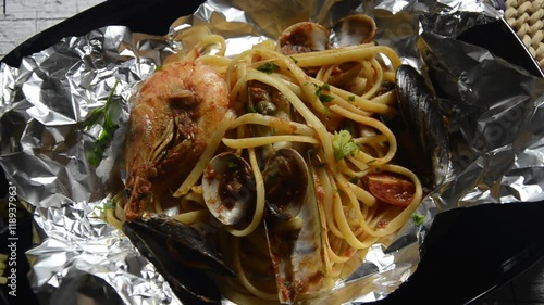 Al Cartoccio En papillote Linguine Pasta In parchment Papillot Pepes Pais Cucina italiana Italian cuisine photo