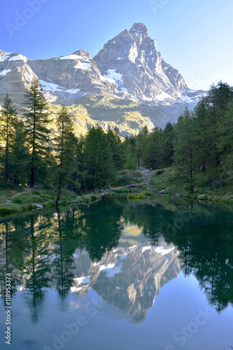 il Cervino,si riflette sulle acque del lago Blu photo