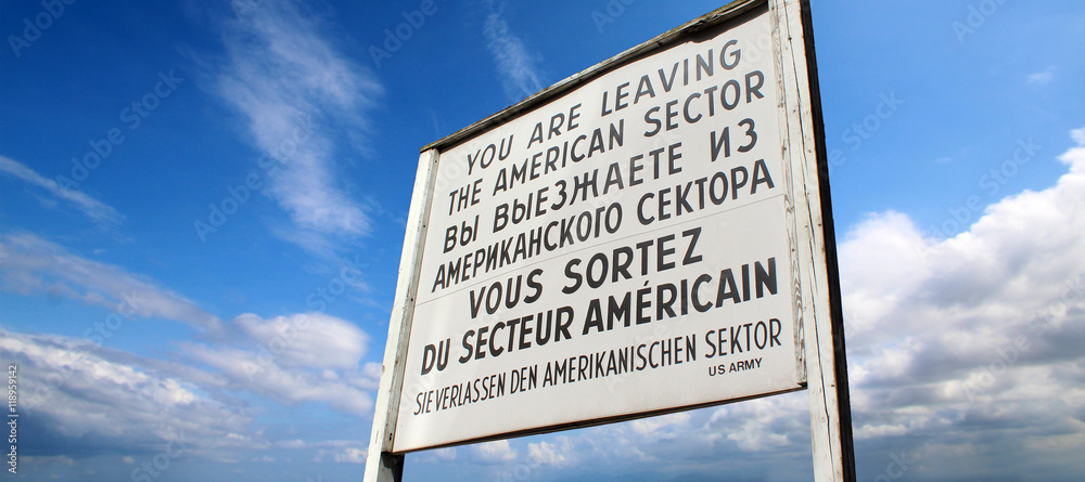 Naklejka premium Berlin / Checkpoint Charlie