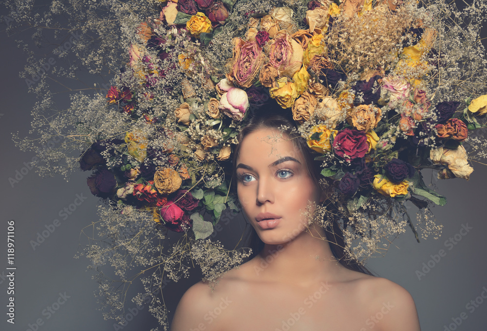 Obraz premium Beauty fashion female portrait with large garland dried flowers.