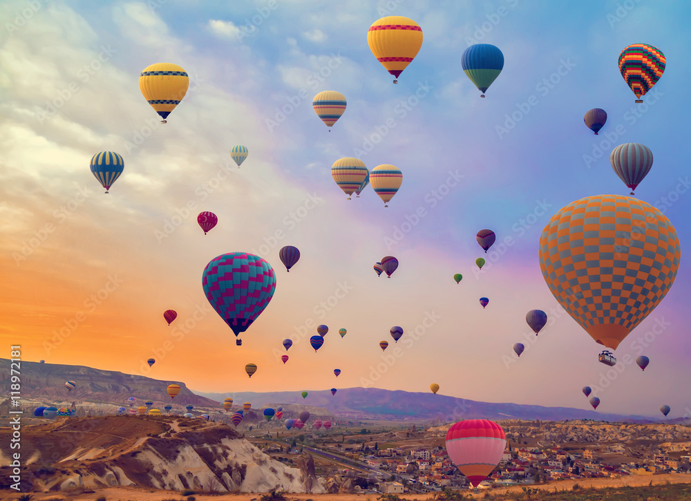 Fototapeta premium Hot Air Balloon In The Mountain