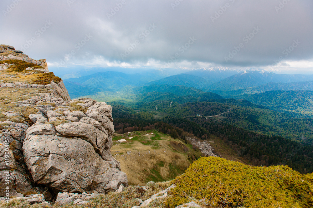 views of the ravine and mountains