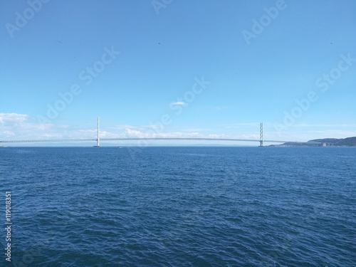 夏の空と明石海峡大橋