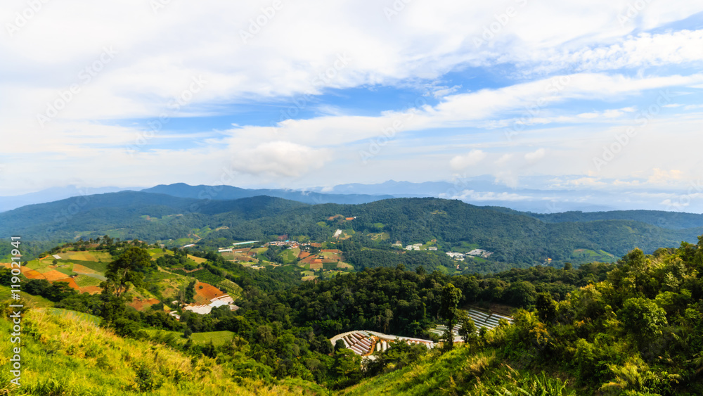 Obraz premium mountains view in the morning at chaingmai northern thailand