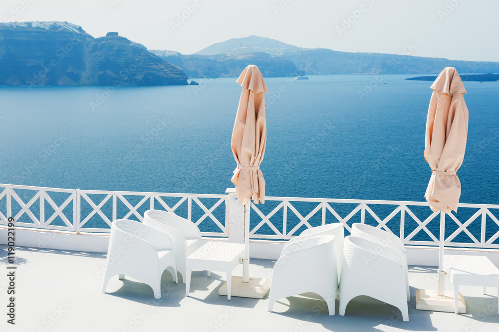 White architecture on Santorini island, Greece.  - obrazy, fototapety, plakaty 