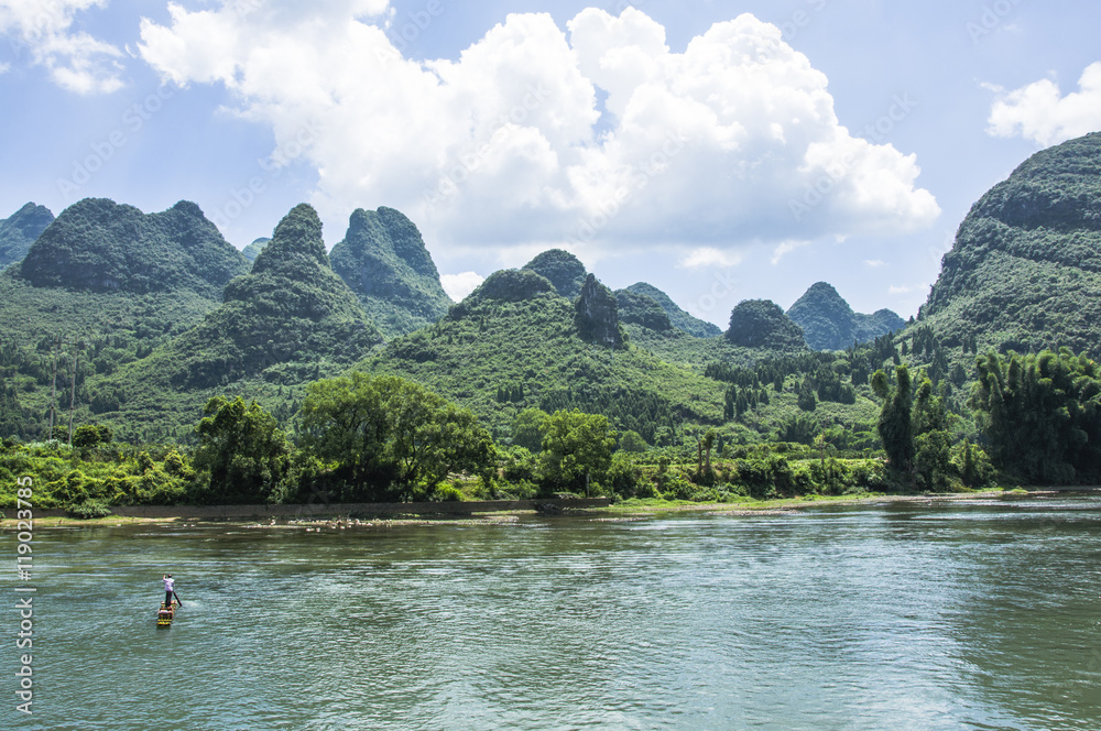 The Lijiang river and karst mountains scenery in autumn
The Lijiang river and karst mountains scenery in autumn