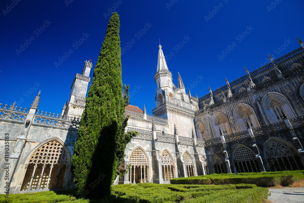 Fototapeta premium Cloister Hall of Batalha Monastery in Portugal