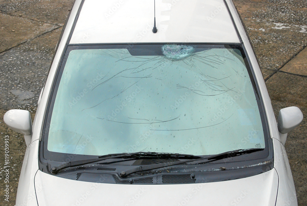 Fototapeta premium Broken car windshield