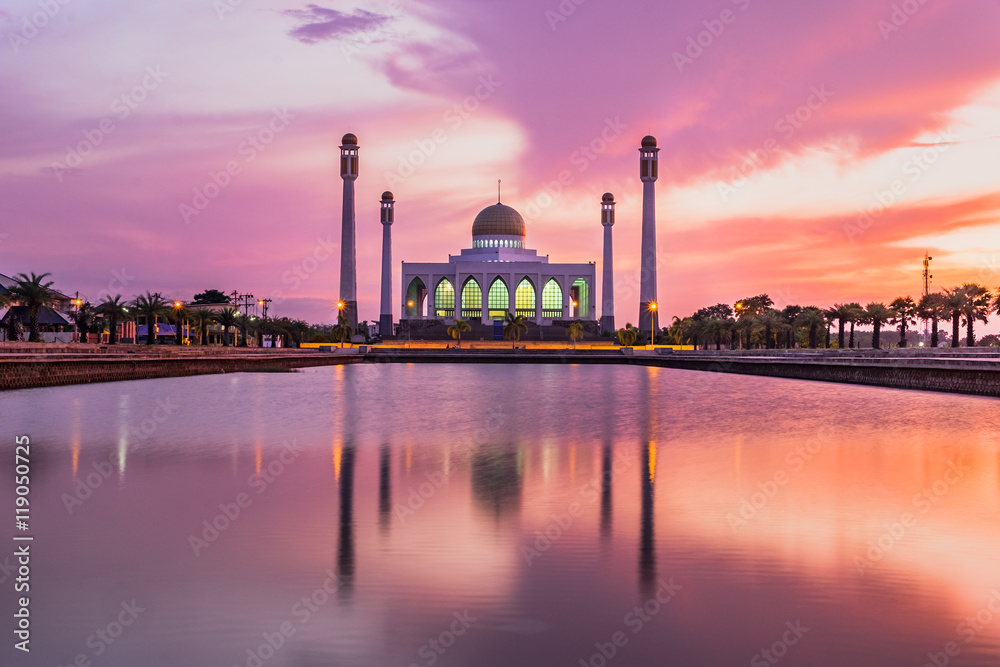 SONGKHLA, THAILAND, MAY 12,2016 : Beautiful sunset of Central Songkhla Mosque, Thailand.