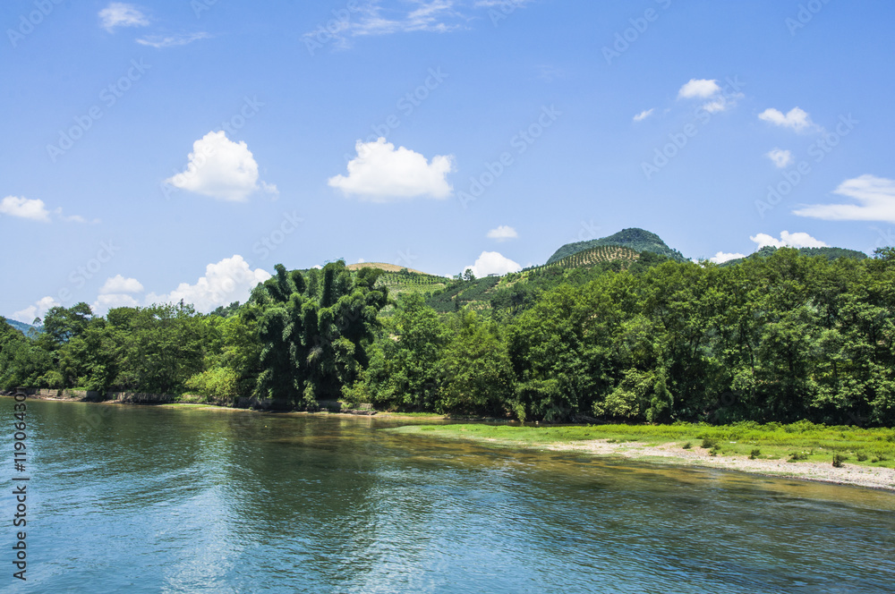 The Lijiang river and karst mountains scenery in autumn
The Lijiang river and karst mountains scenery in autumn