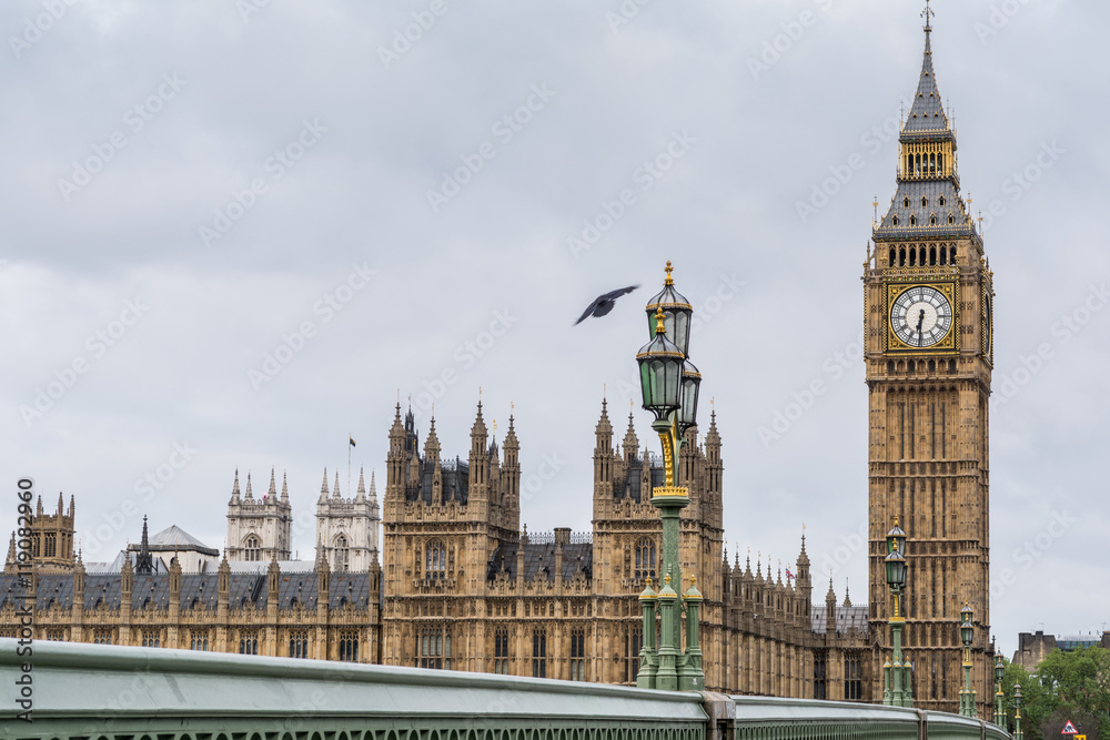 Big Ben and parliament houses on a cloudy morning