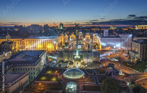 Canvas Print View of Independence Square (Maidan Nezalezhnosti) in Kiev, Ukraine