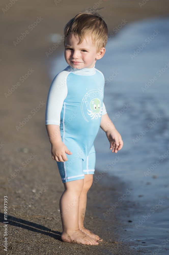 Bambino in vacanza al mare Bambino in vacanza al mare