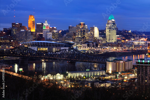 Downtown Cincinnati © Doug Lemke
