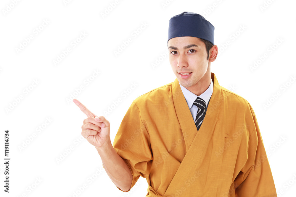 指示する笑顔の料理人 指示する笑顔の料理人