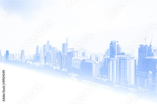 blurred photo de focused of city building
