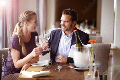 Ehepaar beim Dinner photo