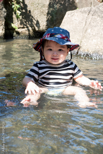 Fototapeta Naklejka Na Ścianę i Meble -  Baby playing in the water