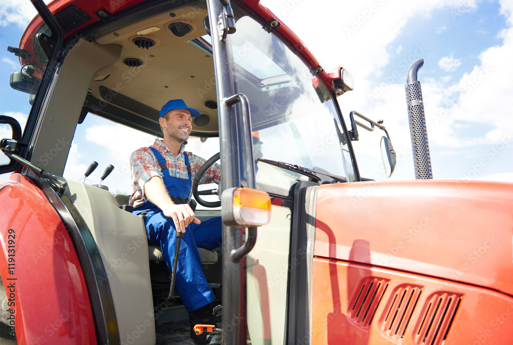 Obraz premium Ready to work on the field