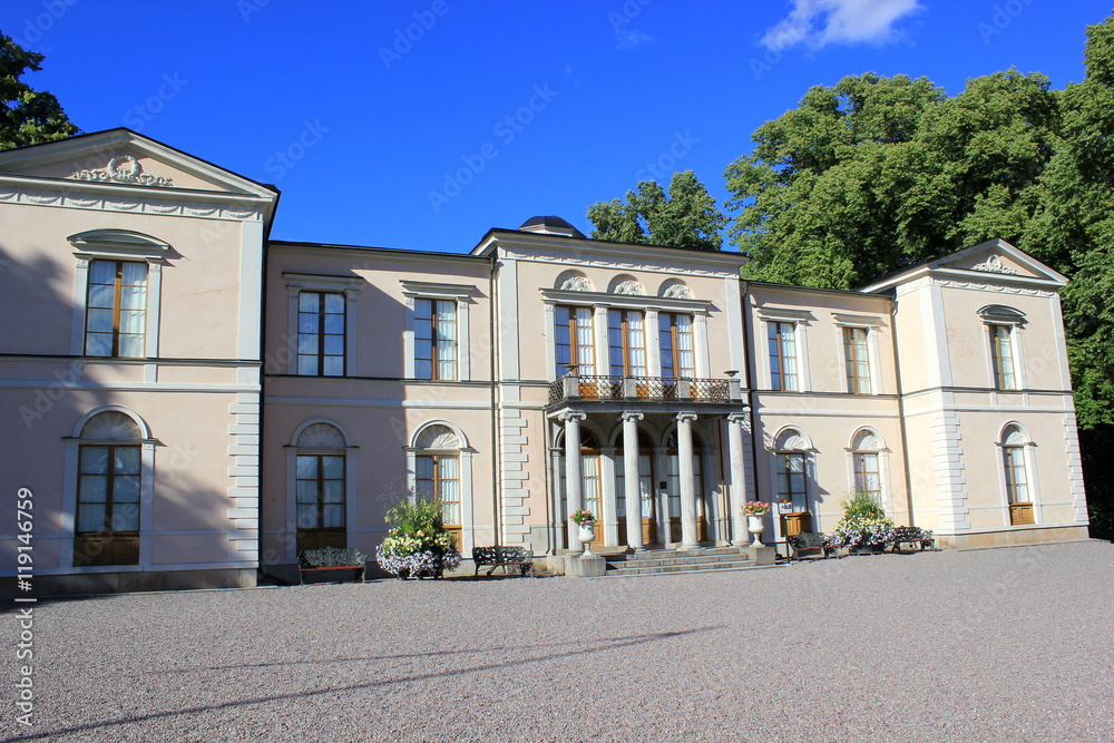 Die Fassade von Schloss Rosendal im Stadtteil Djurgarden in Stockholm