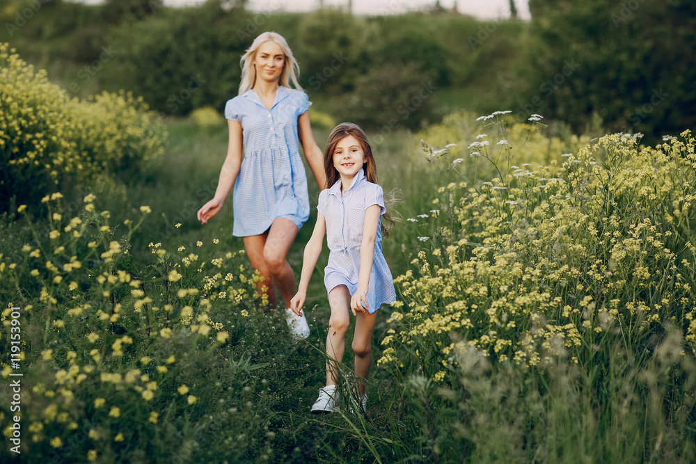 Obraz premium mom and daughter outside