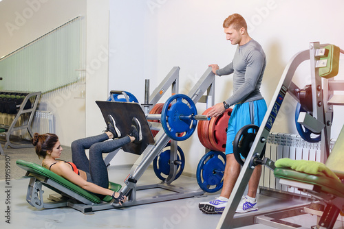 Konstfotografi fitness girl shakes her legs with a man coach