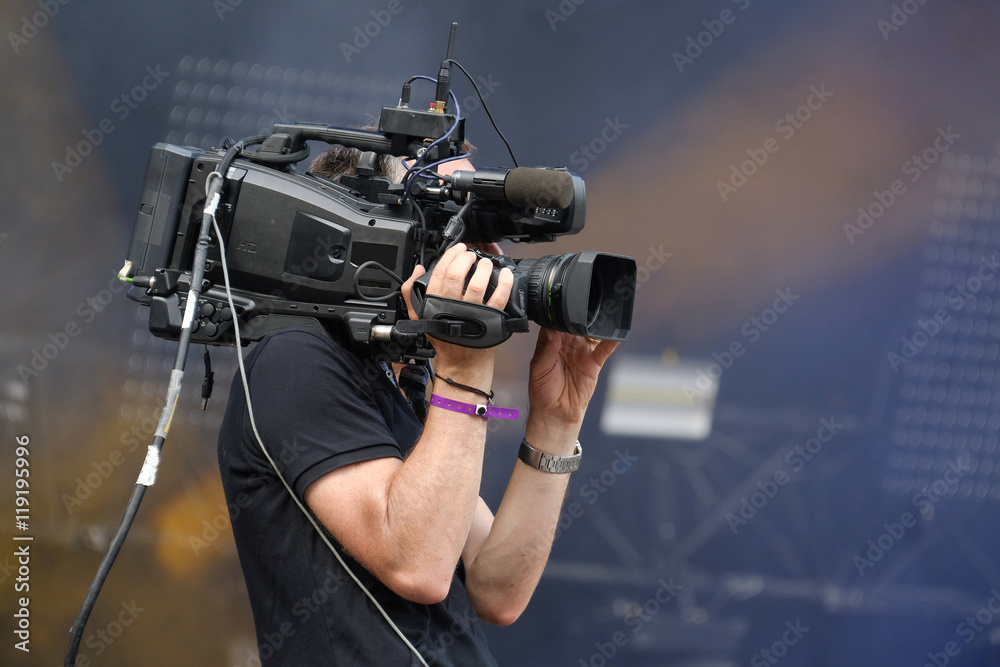 Naklejka premium cameraman caméra vidéo filmer hd cadrer tv clip scène musique