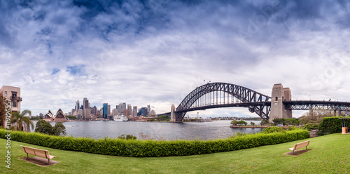 Panoramic view of Sydney bay on a cloudy day © jovannig