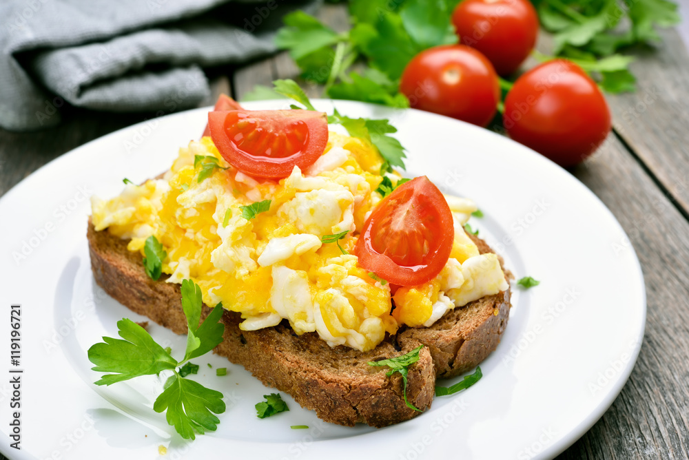 Konstfotografi Scrambled eggs on bread