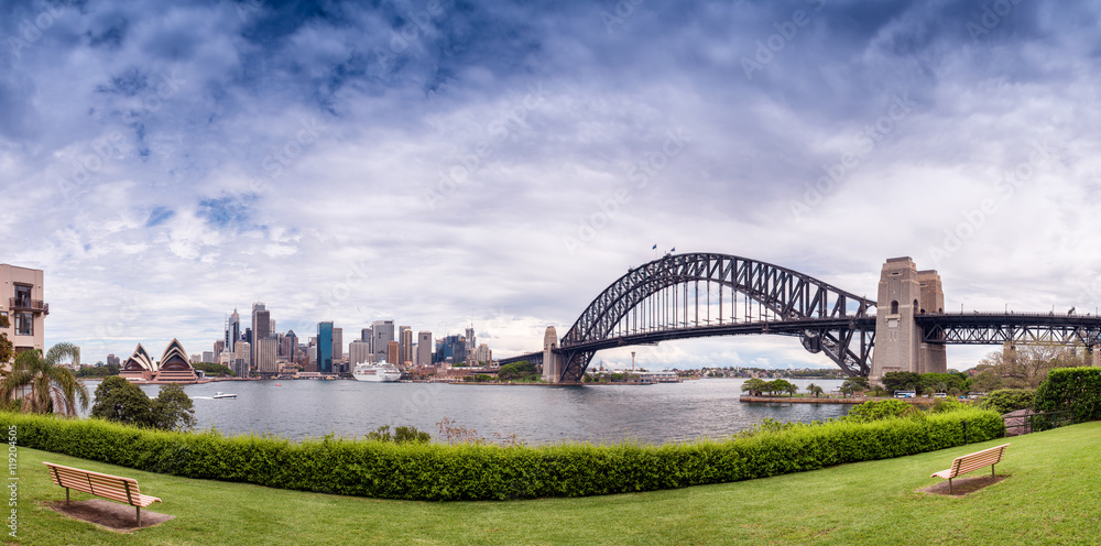 Fototapeta premium Panoramic view of Sydney bay on a cloudy day