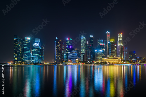  Singapore financial district skyline © Netfalls