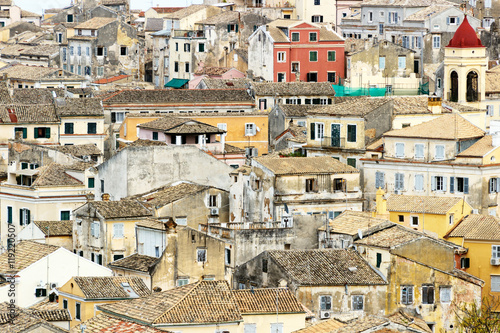 Fototapeta Naklejka Na Ścianę i Meble -  Crowded color buildings in the old city of Corfu.