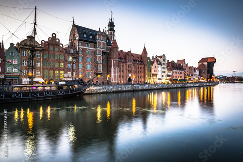 Obraz na płótnie Gdansk,Poland-September 19,2015: old town and famous crane, Poli w salonie