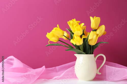 Fototapeta Naklejka Na Ścianę i Meble -  Bouquet of yellow tulips on a pink background