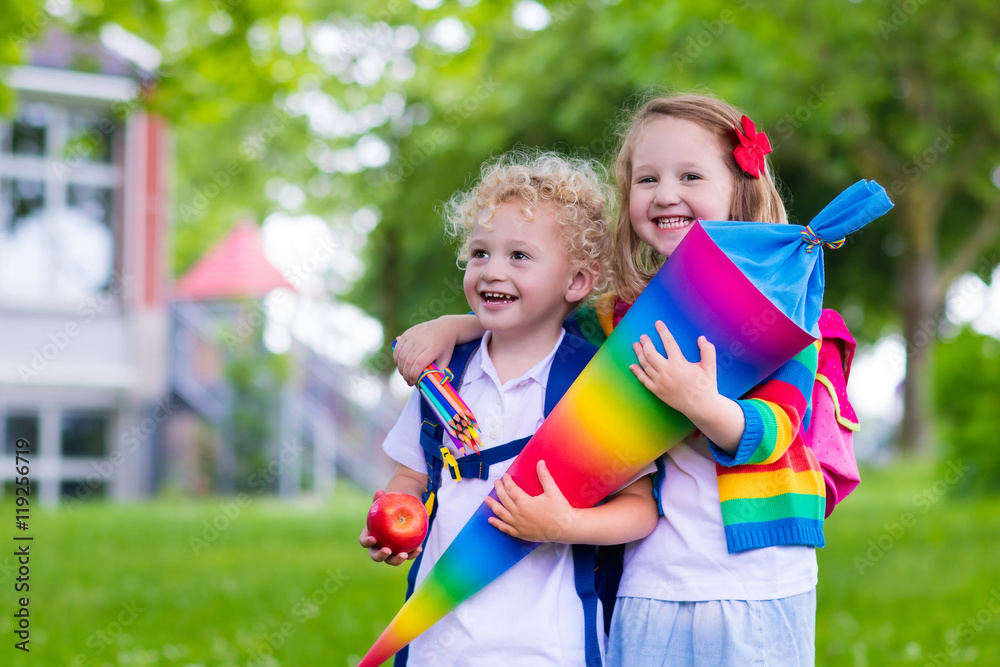 © famveldman - Kids with candy cone on first school day in Germany © famveldman - Kids with candy cone on first school day in Germany