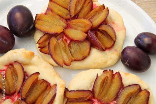 Kuchen mit Pflaumen photo