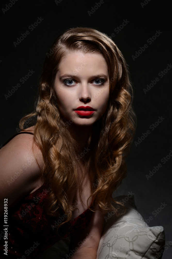 Fototapeta premium 1940s style woman portrait
