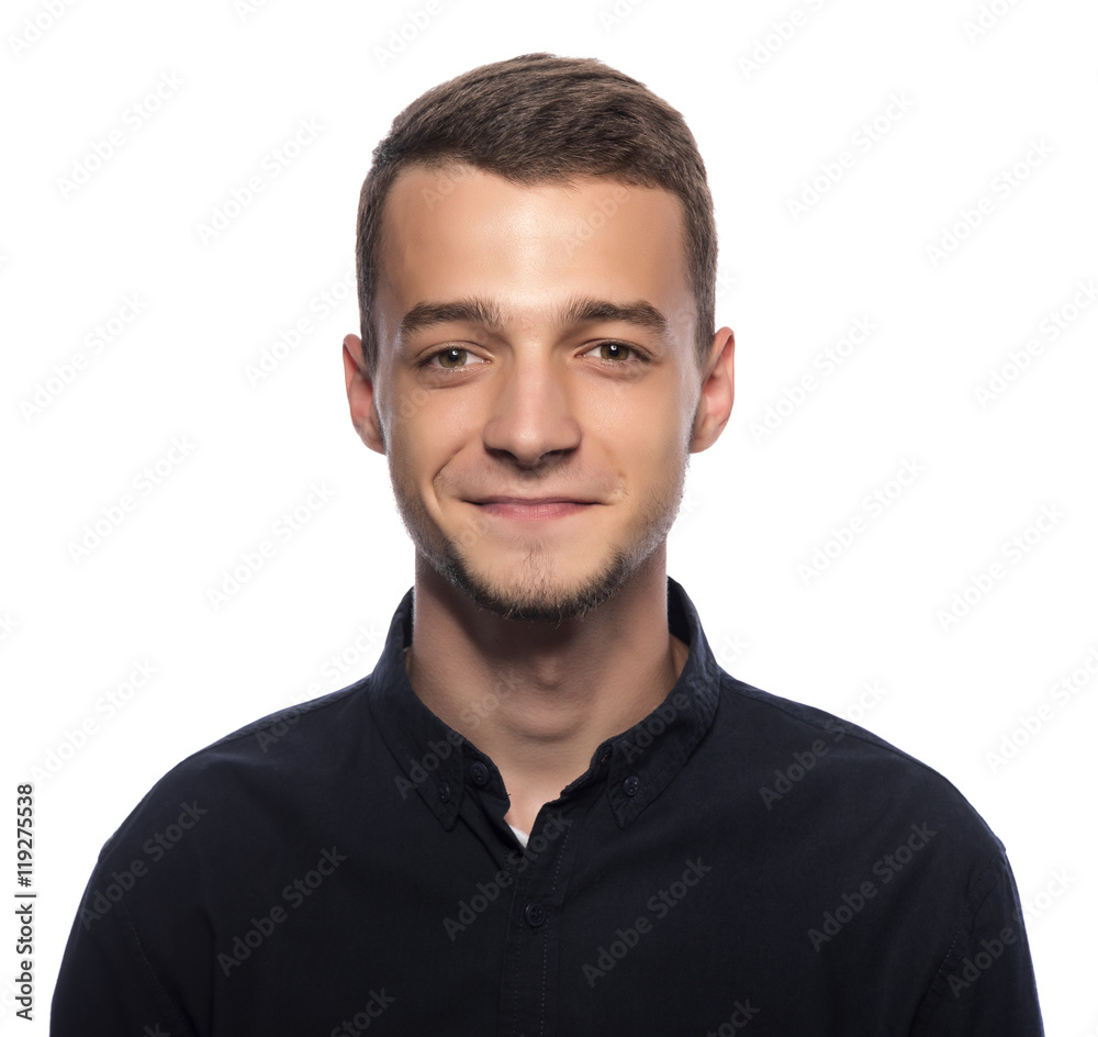 Fototapeta premium Młody przystojny mężczyzna w ciemnej koszuli.