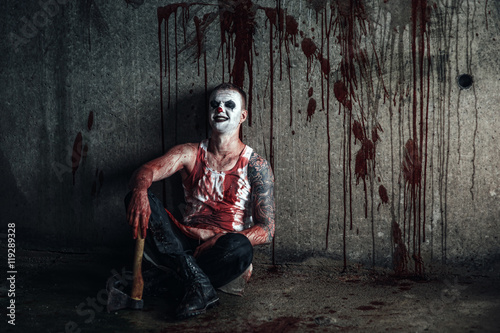 Foto Bloody clown-maniac with ax