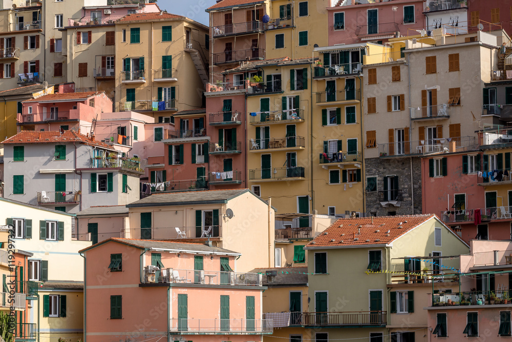 maisons et immeubles colorés du village italien, Riomaggiore 