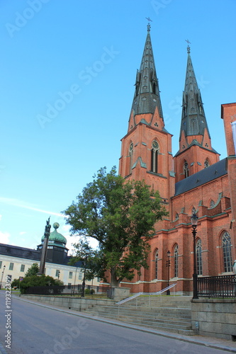 Die Altstadt von Uppsala in Schweden mit der Domkirche St. Erik und dem Gustavianum